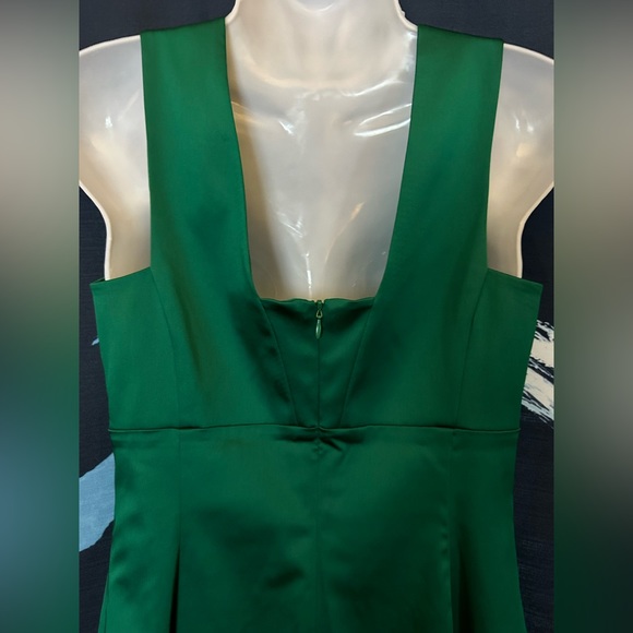 Gorgeous Jewel Tone Emerald Green Dress - Picture 4 of 5